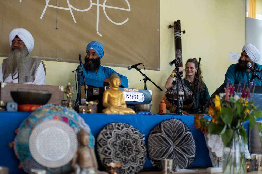 Live Musik und Kirtan Performance beim Summer of Love Yogafestival